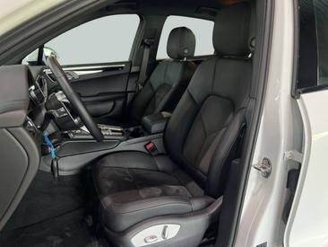 Porsche Macan S — photo 16