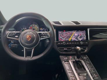 Porsche Macan S — photo 17