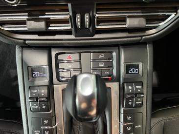 Porsche Macan S — photo 22