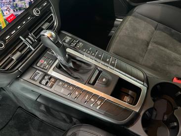 Porsche Macan S — photo 23
