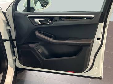 Porsche Macan S — photo 27