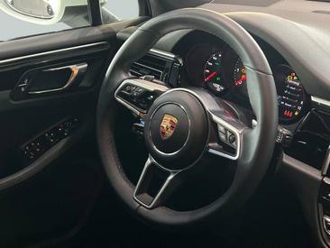 Porsche Macan S — photo 29
