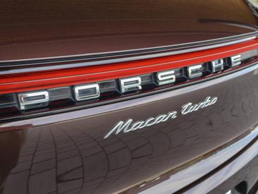 Porsche Macan Turbo — photo 7