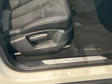 Porsche Macan S — photo 31