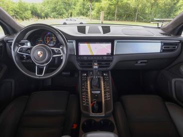 Porsche Macan Turbo — photo 14