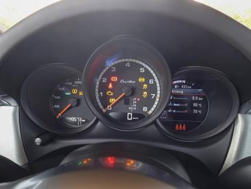 Porsche Macan Turbo — photo 16