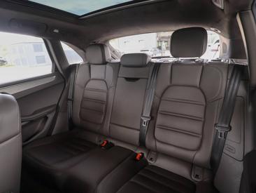 Porsche Macan Turbo — photo 20