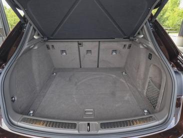 Porsche Macan Turbo — photo 21