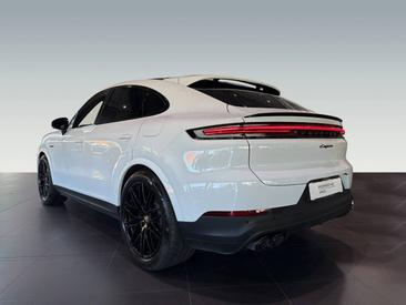 Porsche Cayenne III E-Hybrid Coupé — photo 3