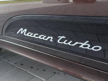 Porsche Macan Turbo — photo 24