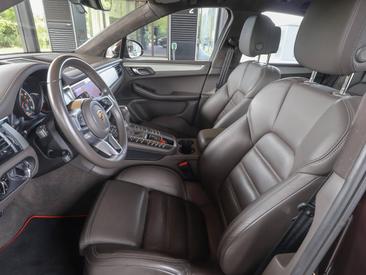 Porsche Macan Turbo — photo 26