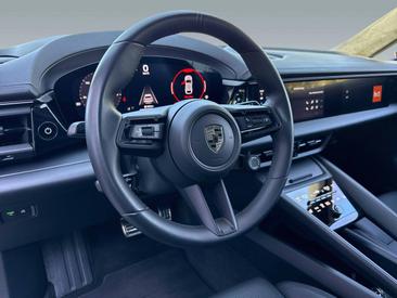 Porsche Macan Electrique Turbo — photo 13