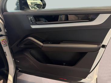 Porsche Cayenne III E-Hybrid Coupé — photo 16