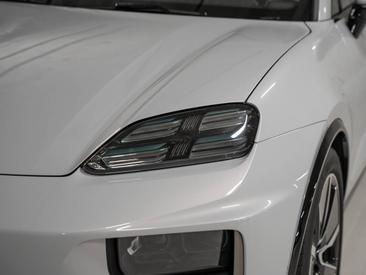 Porsche Macan Electrique Turbo — photo 11