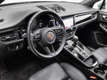 Porsche Macan S — photo 12