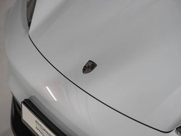 Porsche Macan Electrique Turbo — photo 13