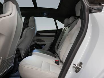 Porsche Macan Electrique Turbo — photo 17