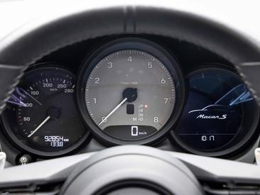 Porsche Macan S — photo 18