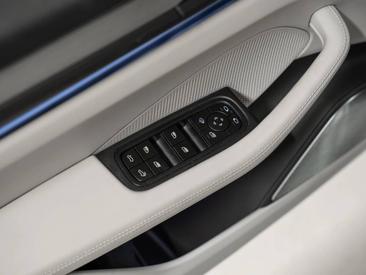 Porsche Macan Electrique Turbo — photo 23