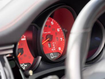 Porsche Macan S — photo 14