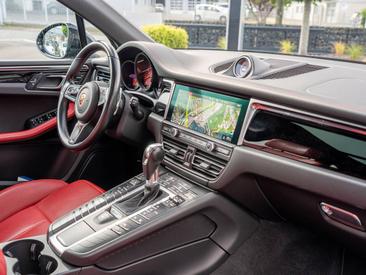 Porsche Macan S — photo 16
