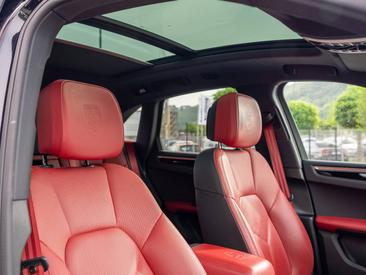 Porsche Macan S — photo 18