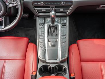 Porsche Macan S — photo 20