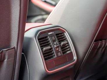 Porsche Macan S — photo 26