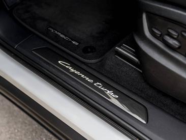 Porsche Cayenne III Turbo E-Hybrid Coupé Mit GT-Paket — photo 29