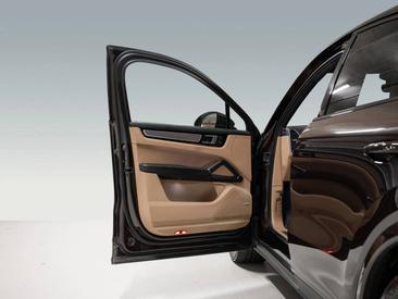 Porsche Cayenne III E-Hybrid Coupé — photo 20