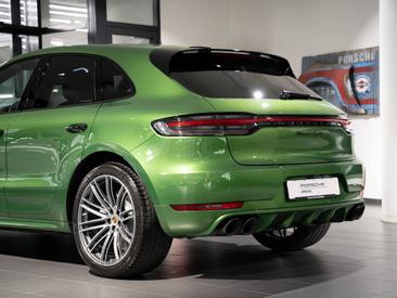 Porsche Macan Turbo — photo 7