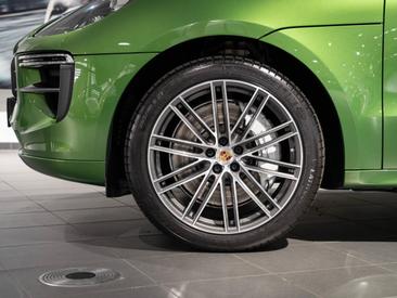 Porsche Macan Turbo — photo 9