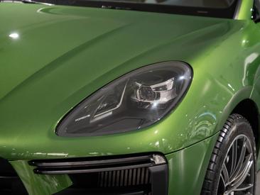 Porsche Macan Turbo — photo 11