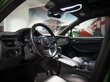 Porsche Macan Turbo — photo 13