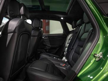 Porsche Macan Turbo — photo 16