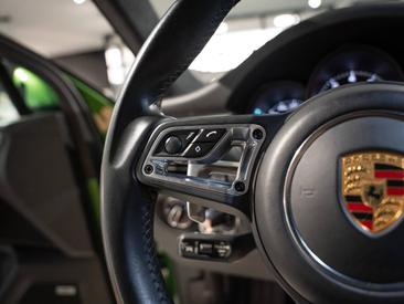 Porsche Macan Turbo — photo 22