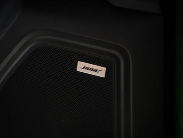 Porsche Macan Turbo — photo 27