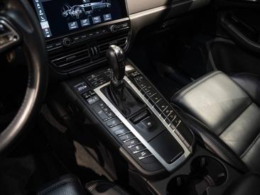 Porsche Macan Turbo — photo 28