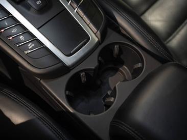 Porsche Macan Turbo — photo 29
