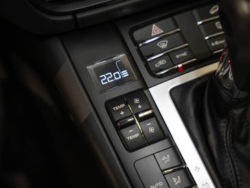 Porsche Macan Turbo — photo 30