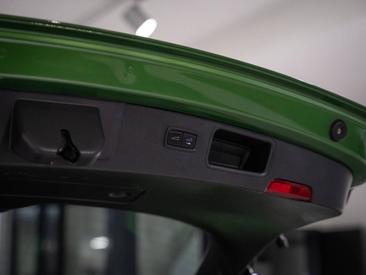 Porsche Macan Turbo — photo 31