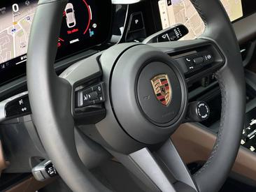 Porsche Macan Electrique 4S — photo 21