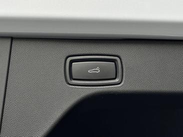 Porsche Macan Electrique 4S — photo 24
