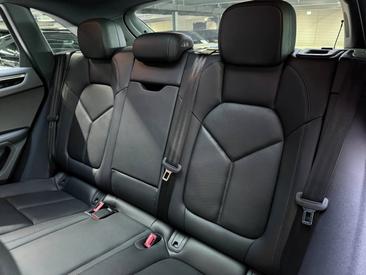 Porsche Macan S — photo 16