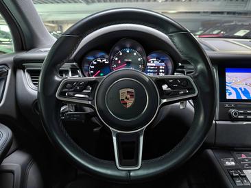 Porsche Macan S — photo 17