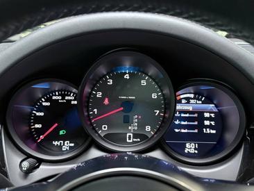 Porsche Macan S — photo 18