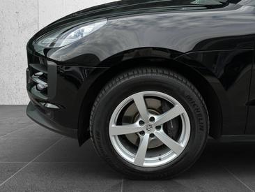 Porsche Macan — photo 6