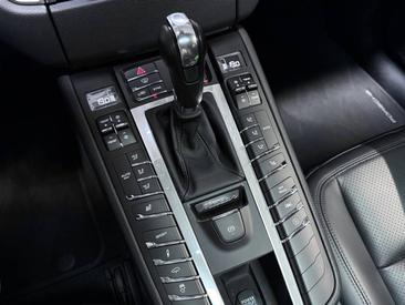 Porsche Macan S — photo 20