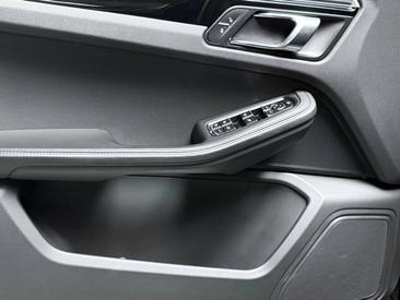 Porsche Macan S — photo 21