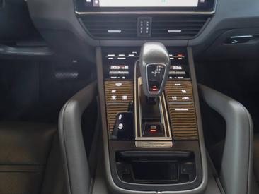 Porsche Cayenne III E-Hybrid Coupé — photo 19